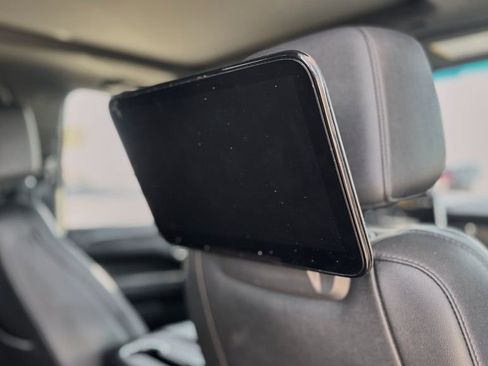 Used 2022 Chevrolet Suburban Z71 w/ Z71 Off-Road Package image 37