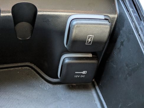 Used 2023 Chrysler Pacifica Limited image 26