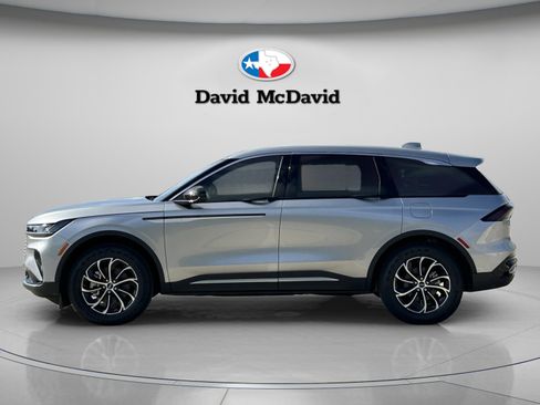 New 2026 Lincoln Nautilus Premier image 4