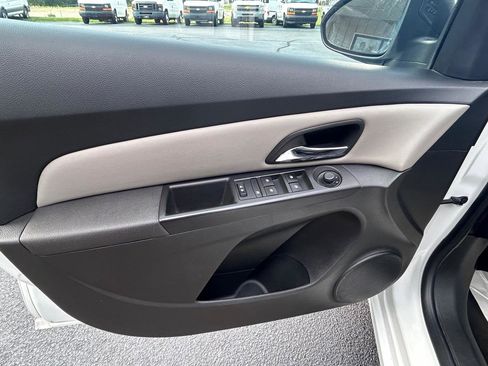 Used 2016 Chevrolet Cruze LS FWD image 14