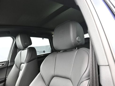 New 2026 Porsche Macan image 16