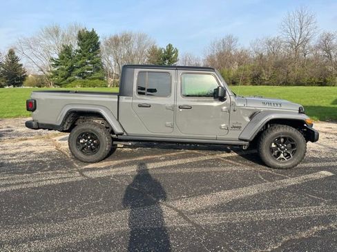 Used 2022 Jeep Gladiator Willys image 2