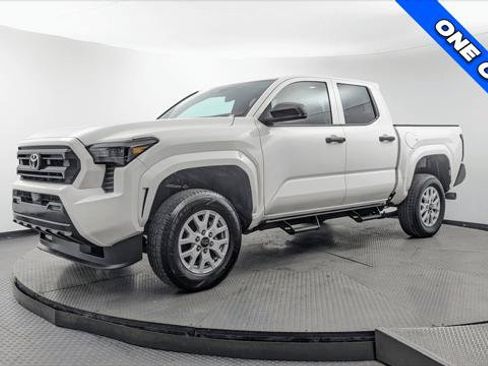 Used 2024 Toyota Tacoma SR RWD image 2