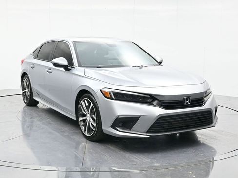Used 2023 Honda Civic Touring image 3