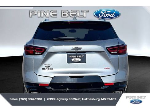 Used 2025 Chevrolet Blazer RS FWD image 4
