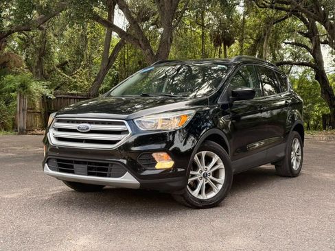 Used 2018 Ford Escape SE w/ Ford Safe & Smart Package FWD image 1