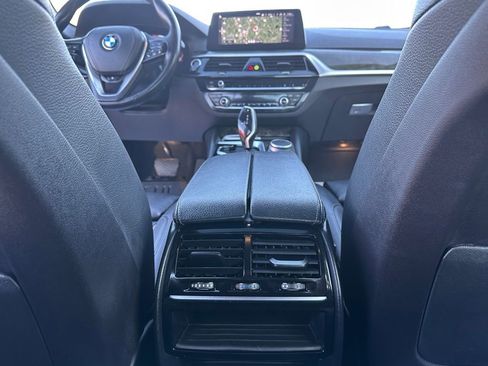 Used 2020 BMW 530i xDrive w/ Premium Package image 19