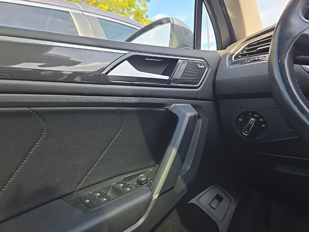 Used 2018 Volkswagen Tiguan SEL Premium AWD/4WD image 20