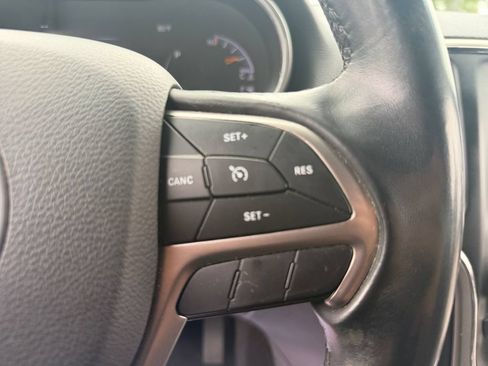 Used 2021 Jeep Grand Cherokee Laredo RWD image 29