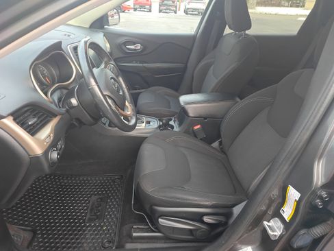 Used 2016 Jeep Cherokee Latitude w/ Cold Weather Group image 8