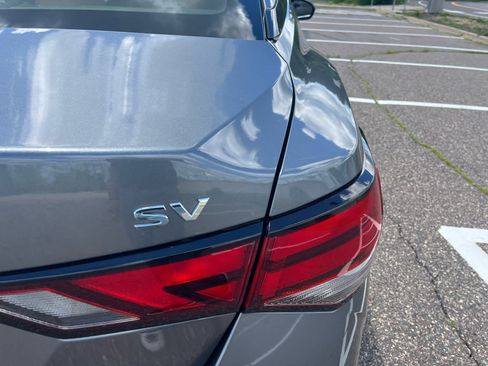 Used 2022 Nissan Sentra SV w/ SV Premium Package FWD image 5