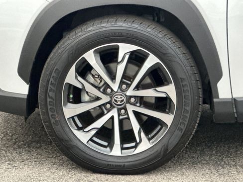 Used 2023 Toyota Corolla Cross XLE image 25