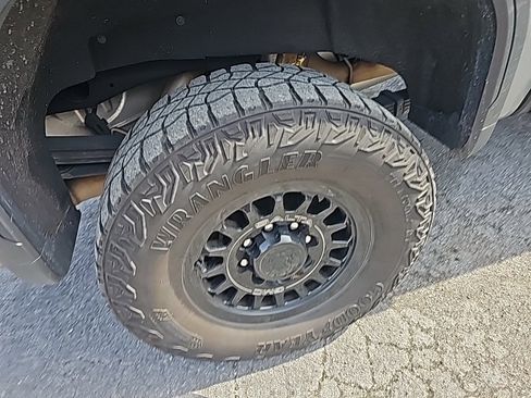 Used 2024 GMC Sierra 2500 AT4X w/ AT4X AEV Edition image 11