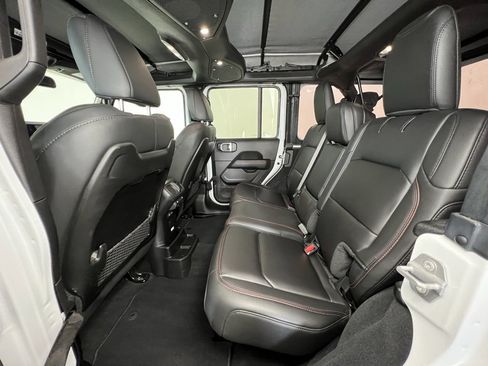 Used 2025 Jeep Wrangler Unlimited Rubicon image 5