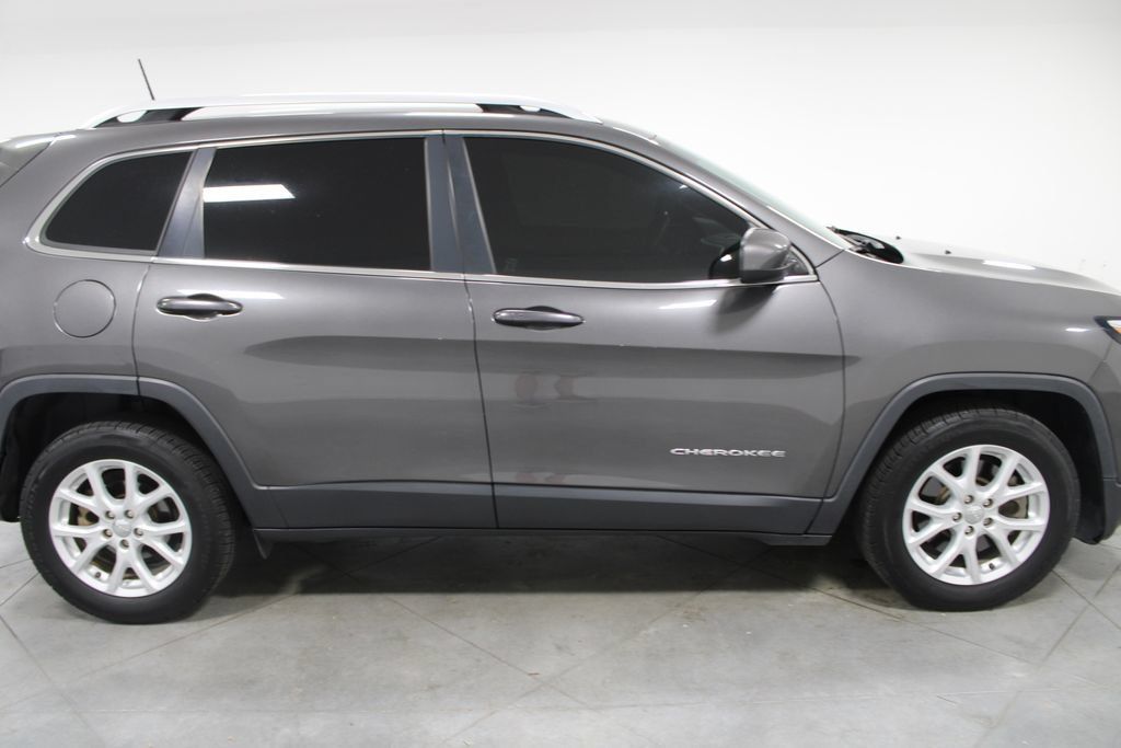Used 2018 Jeep Cherokee Latitude Plus FWD image 12