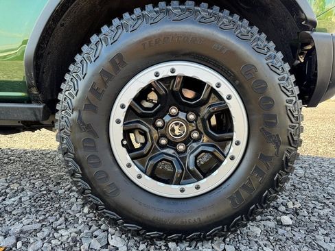 Used 2023 Ford Bronco Badlands image 13