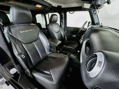 Used 2013 Jeep Wrangler Unlimited Sahara w/ Dual Top Group AWD/4WD image 26