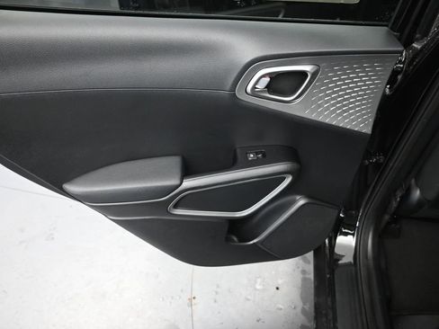 Used 2023 Kia Soul LX image 24