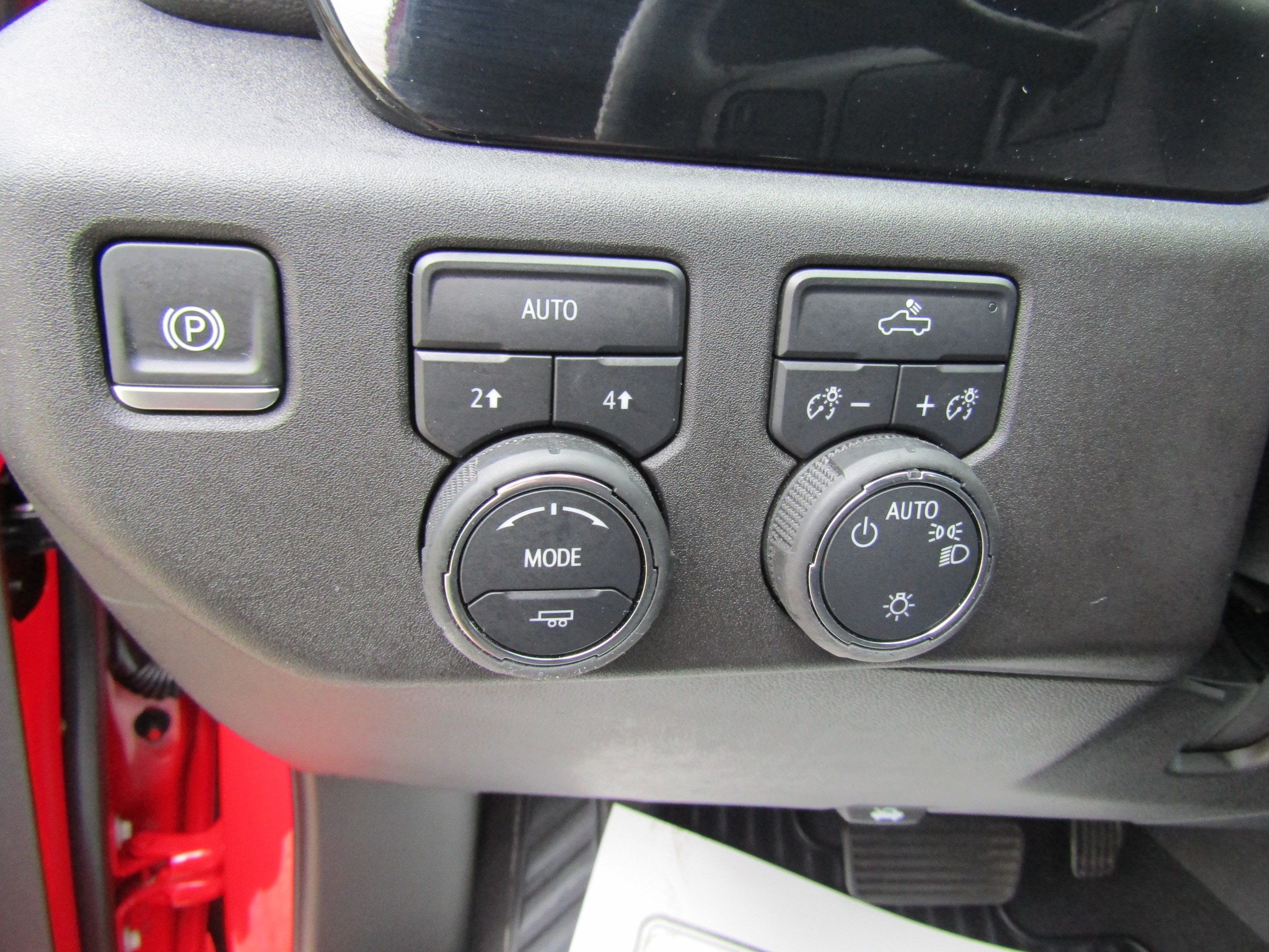 Used 2025 Chevrolet Silverado 1500 LT AWD/4WD image 24