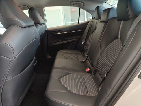 Used 2024 Toyota Camry SE image 10