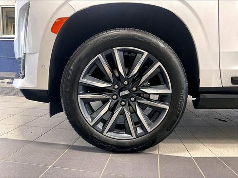 Used 2021 Cadillac Escalade ESV Sport Platinum w/ Heavy-Duty Trailer Package AWD/4WD image 7