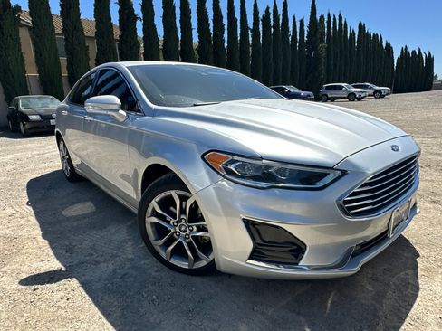 Used 2019 Ford Fusion SEL image 2