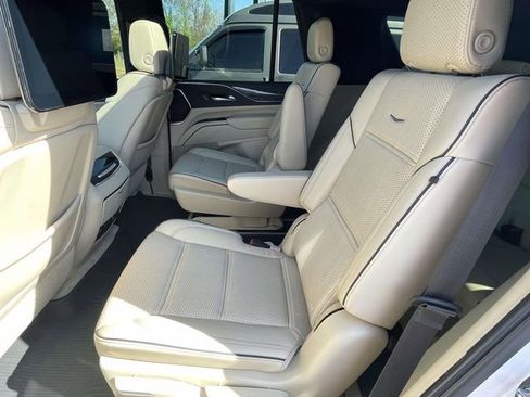 Used 2021 Cadillac Escalade Premium Luxury AWD/4WD image 13