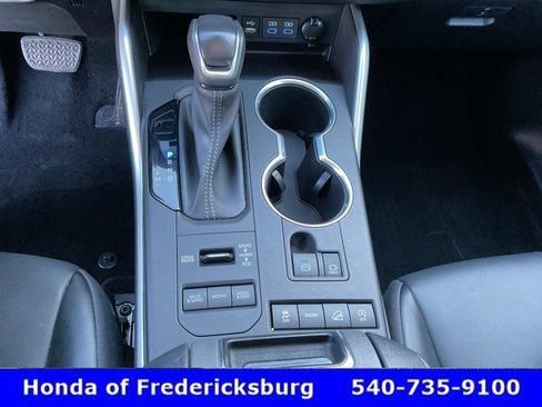 Used 2022 Toyota Highlander XLE AWD/4WD image 37