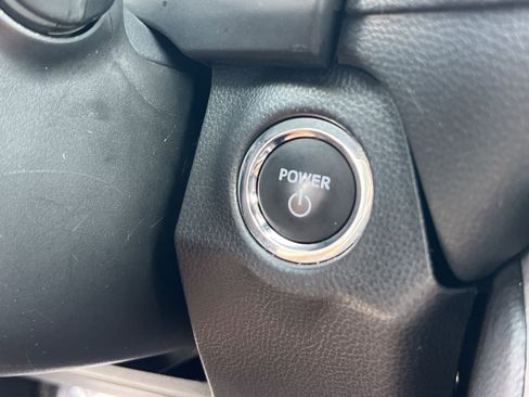 Used 2025 Toyota RAV4 XLE AWD/4WD image 33