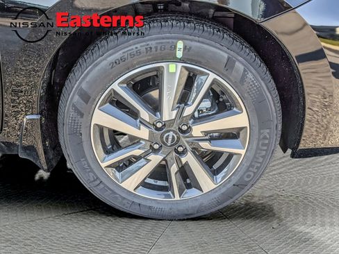 New 2025 Nissan Versa SV w/ Trunk Package image 25