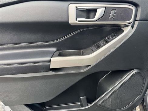 Used 2022 Ford Explorer XLT image 10