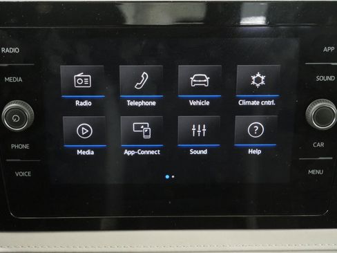 Used 2025 Volkswagen Taos SE image 17