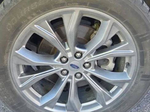 Used 2020 Ford Explorer Limited image 2