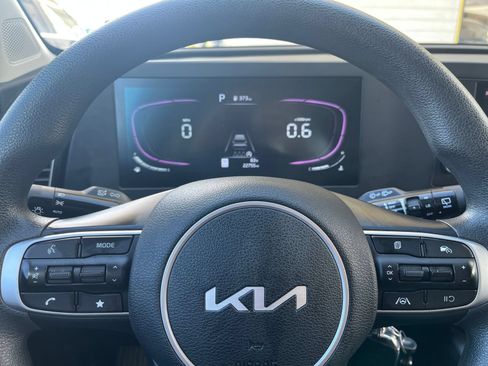 Used 2025 Kia Sportage LX FWD image 24