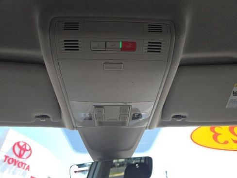 Used 2023 Volkswagen Tiguan SE FWD image 20