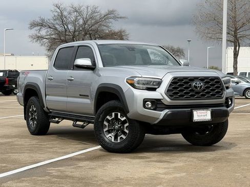 Used 2023 Toyota Tacoma TRD Off-Road image 2
