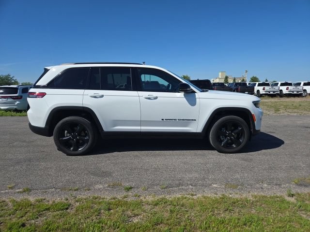 Used 2024 Jeep Grand Cherokee Altitude AWD/4WD image 1