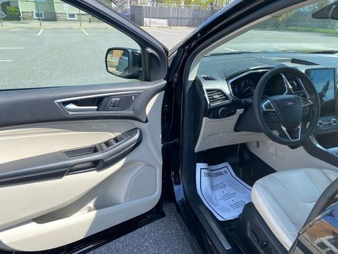 Used 2021 Ford Edge Titanium w/ Cargo Accessory Package image 10