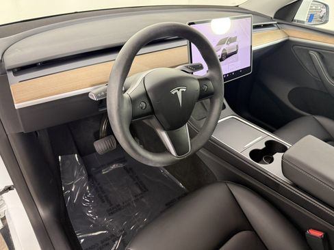 Used 2024 Tesla Model Y Long Range AWD/4WD image 15
