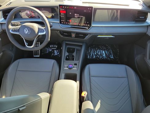 New 2026 Volkswagen Tiguan SE R-Line image 2