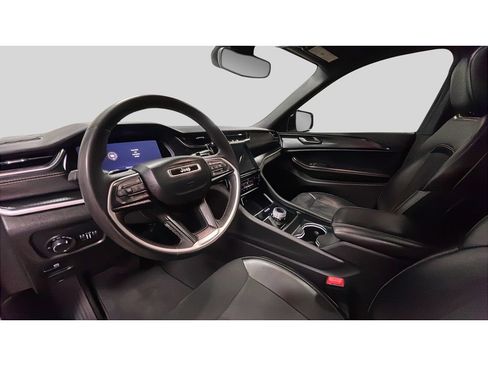 Used 2024 Jeep Grand Cherokee L Altitude AWD/4WD image 11