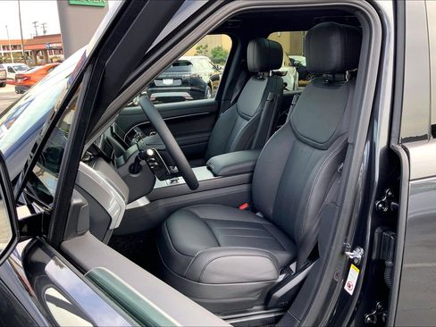 New 2026 Land Rover Range Rover SE image 12