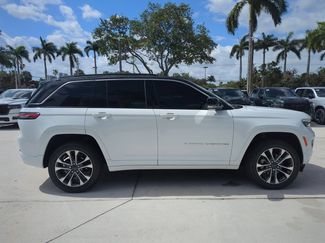 Used 2024 Jeep Grand Cherokee Overland AWD/4WD video 4