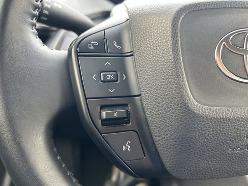 Used 2024 Toyota Prius LE FWD image 20