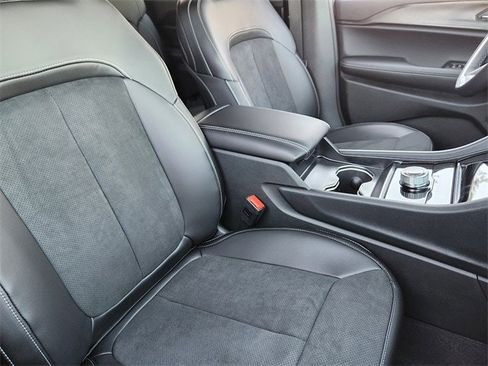 New 2025 Jeep Grand Cherokee L Altitude image 9