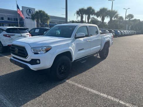 Used 2022 Toyota Tacoma SR5 RWD image 2