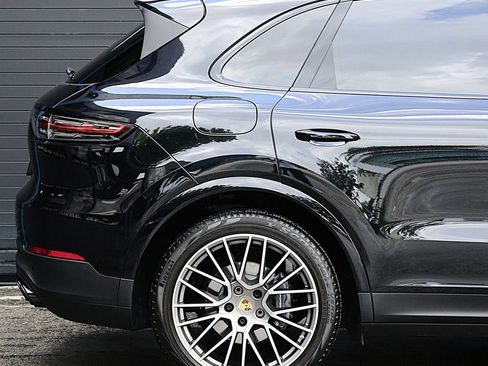 Used 2022 Porsche Cayenne Platinum Edition AWD/4WD image 16