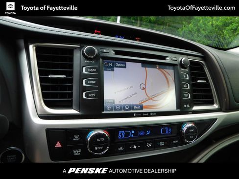 Used 2019 Toyota Highlander XLE AWD/4WD image 10