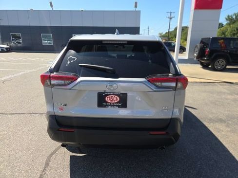 Used 2022 Toyota RAV4 LE AWD/4WD image 6