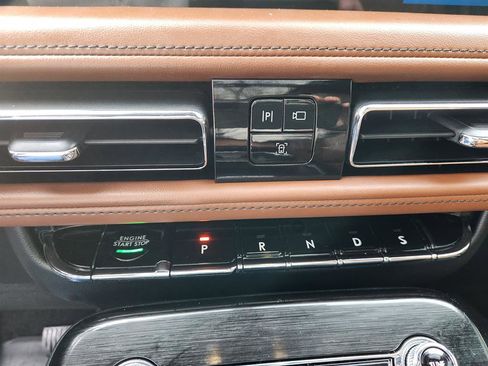 Certified 2021 Lincoln Nautilus Reserve w/ Equipment Group 202A image 36